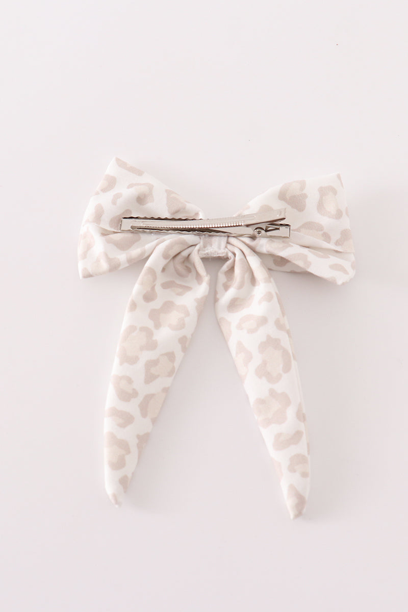 Beige leopard hair bow